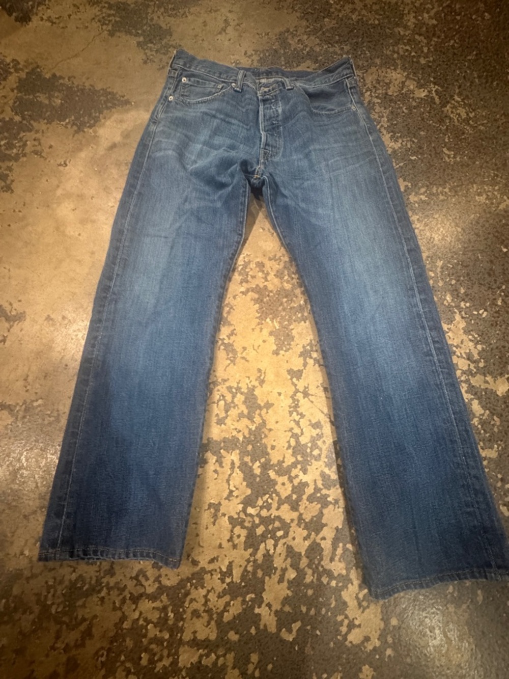 Levi's Men's Medium Blue Relaxed Straight Jeans